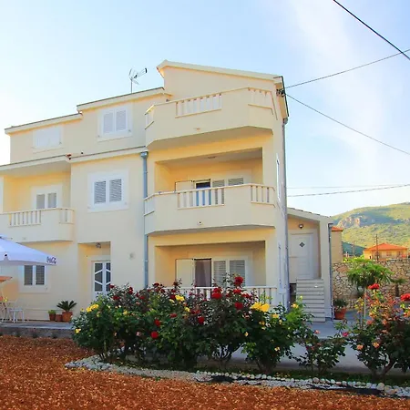 Kiwi Apartamento Trogir